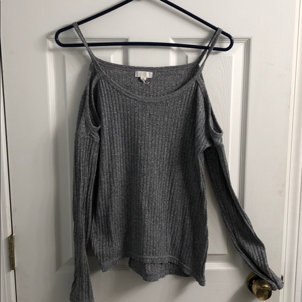 Shoulder cut out top